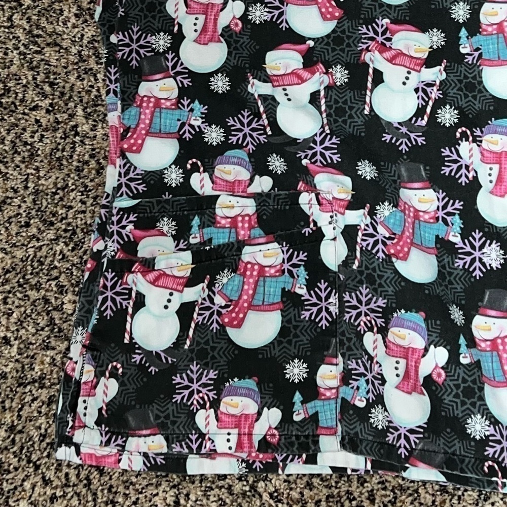 UA scrubs snowman and snowflakes 3XL - Picture 2 of 4